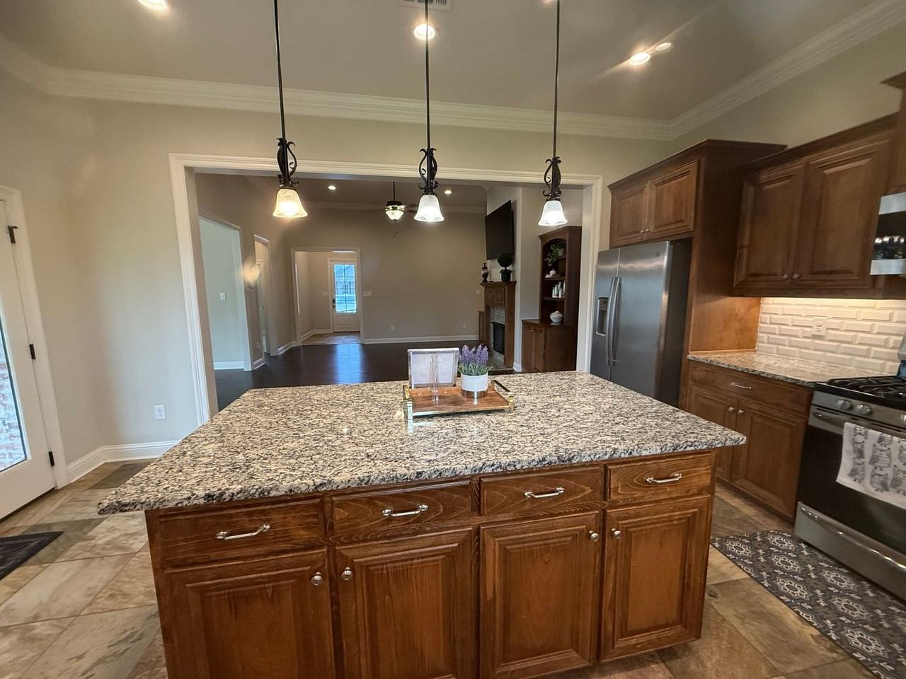908 Lakehaven Dr - Photo 4 of 25