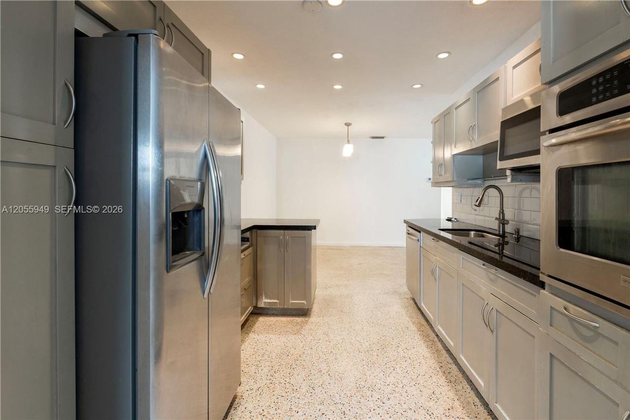 565 Ne 160th Ter - Photo 2 of 12