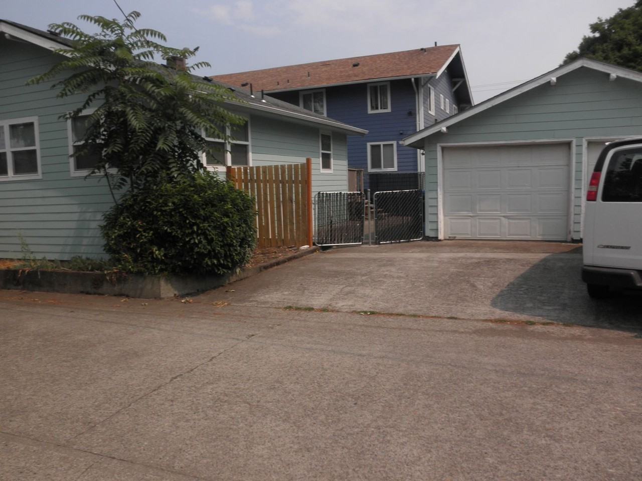 340 14th St Se - Photo 3 of 25