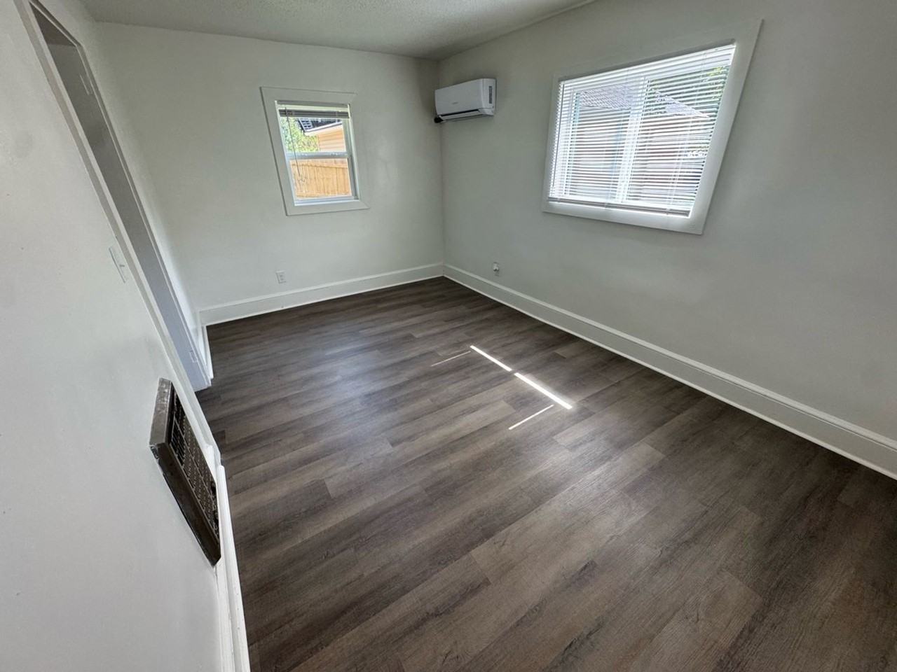 141 Massey St - Photo 5 of 11