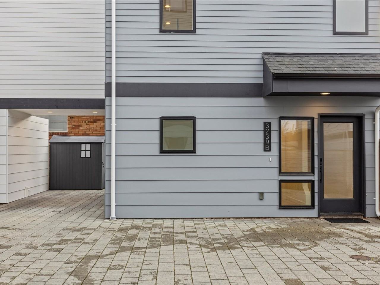 3239 61st Ave Sw #B - Photo 3 of 39