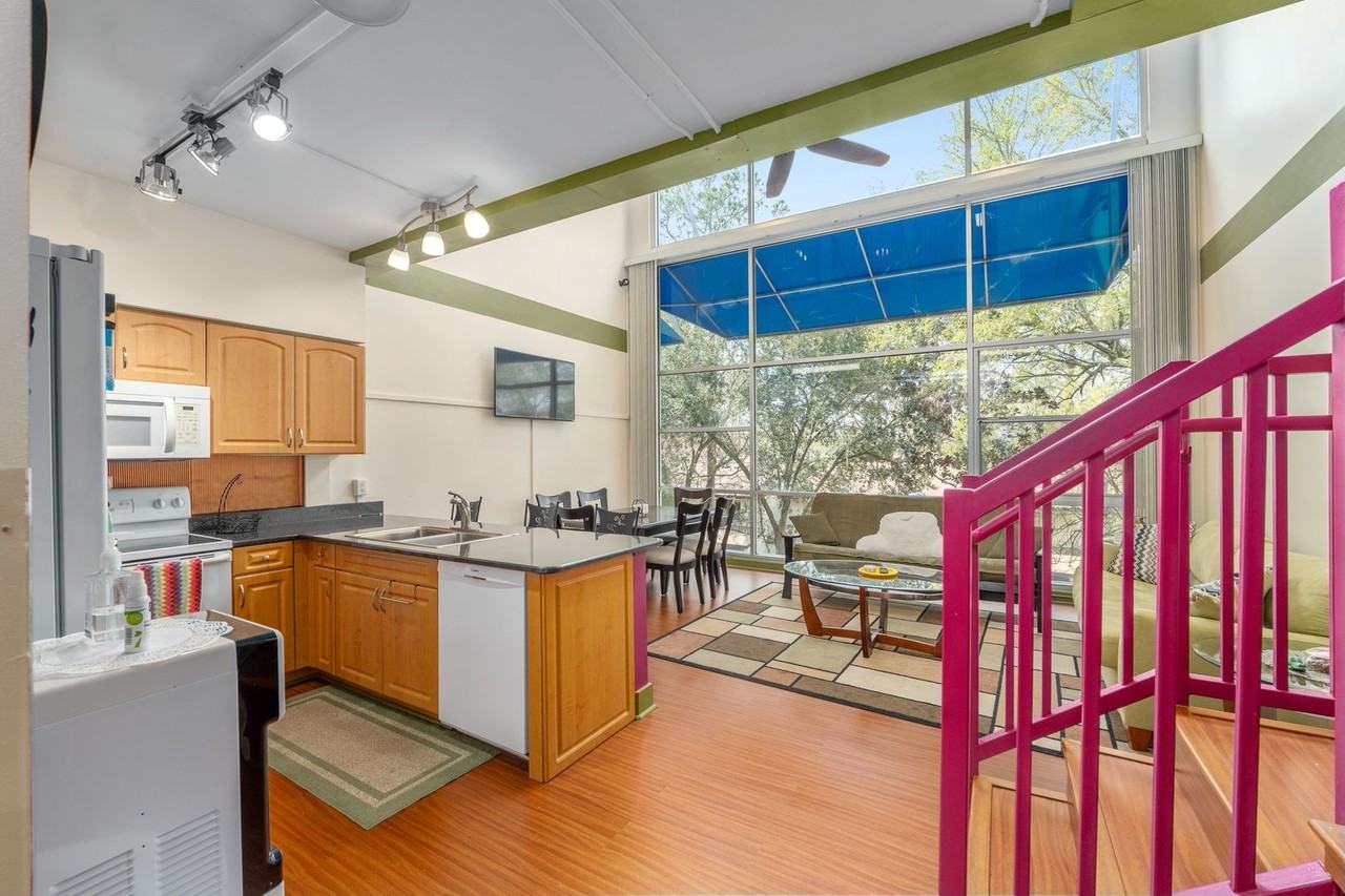 2515 Sw 35th Pl - Photo 2 of 28