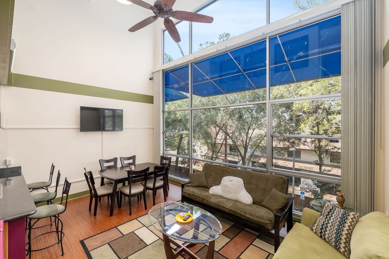 2515 Sw 35th Pl - Photo 4 of 28