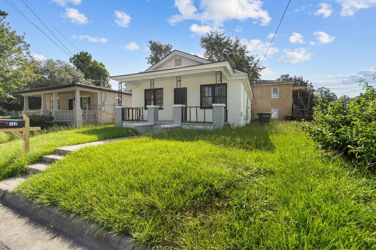 132 Jenks St - Photo 2 of 28