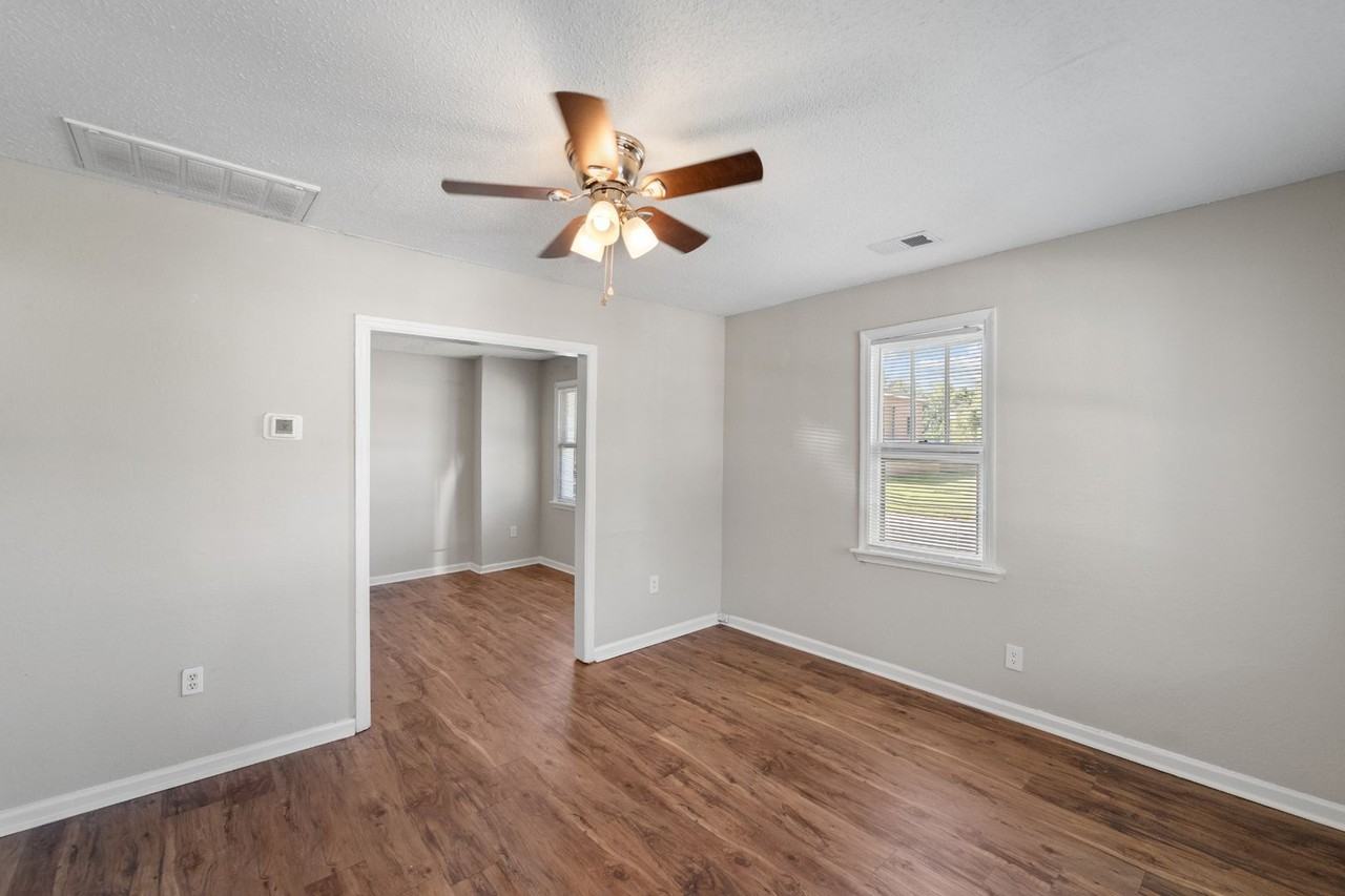 132 Jenks St - Photo 3 of 28