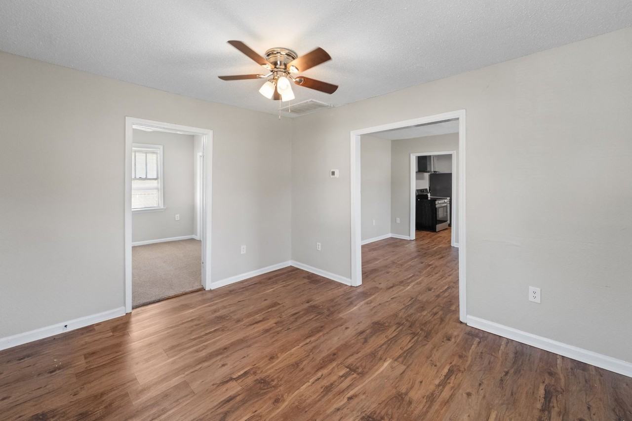 132 Jenks St - Photo 4 of 28