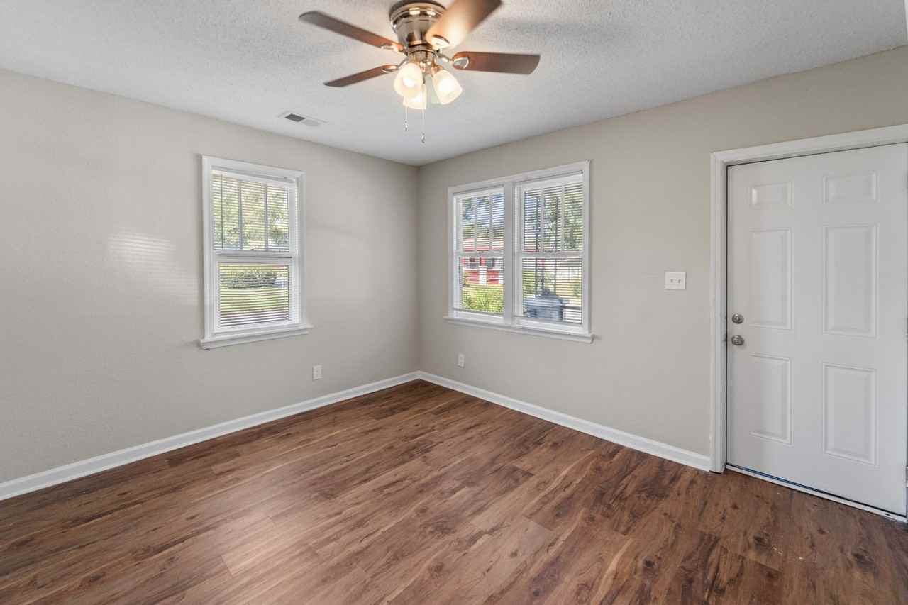 132 Jenks St - Photo 6 of 28