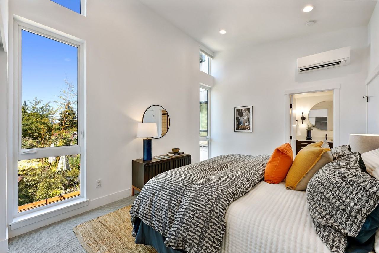 527 Ne 89th St #B - Photo 4 of 30