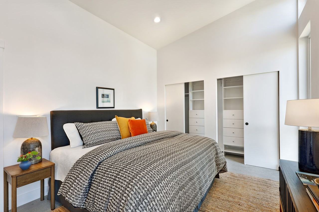527 Ne 89th St #B - Photo 5 of 30