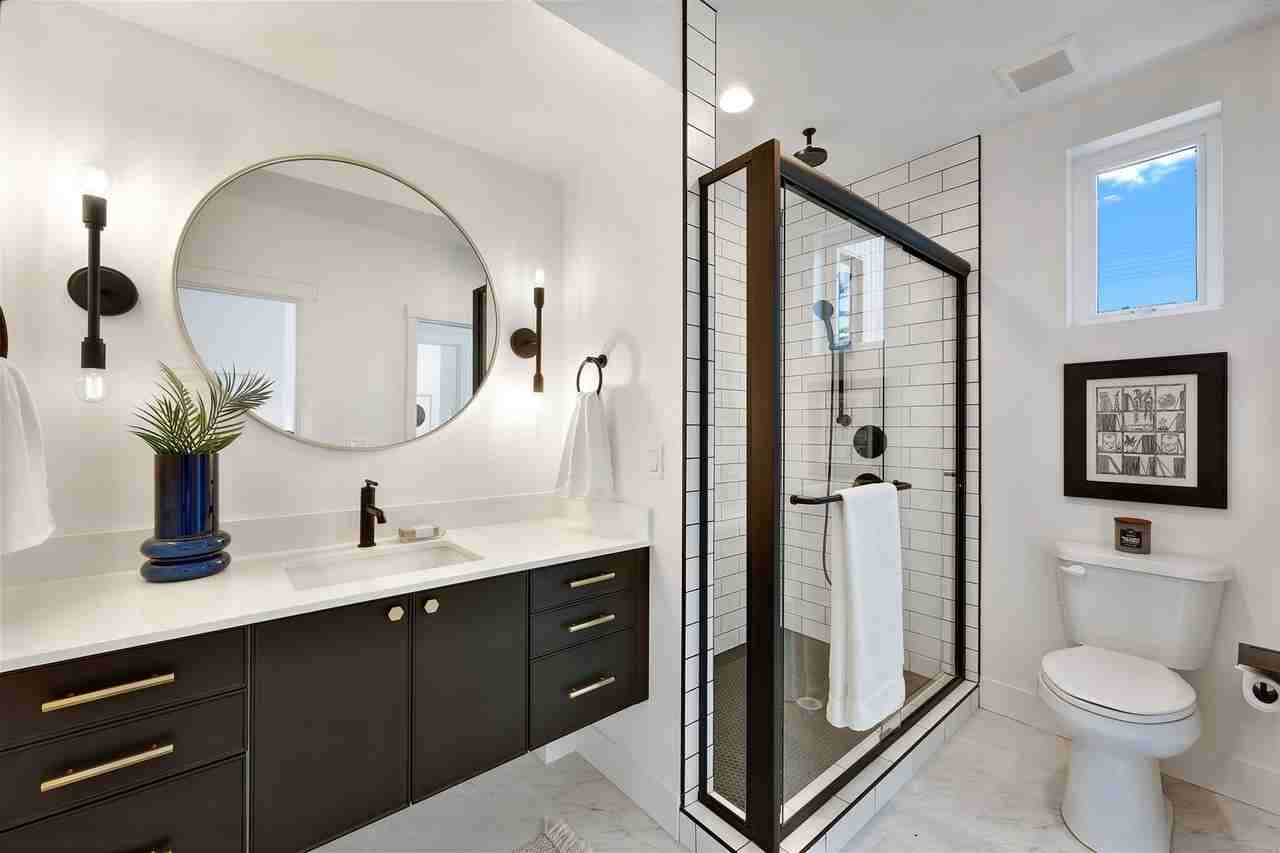 527 Ne 89th St #B - Photo 6 of 30