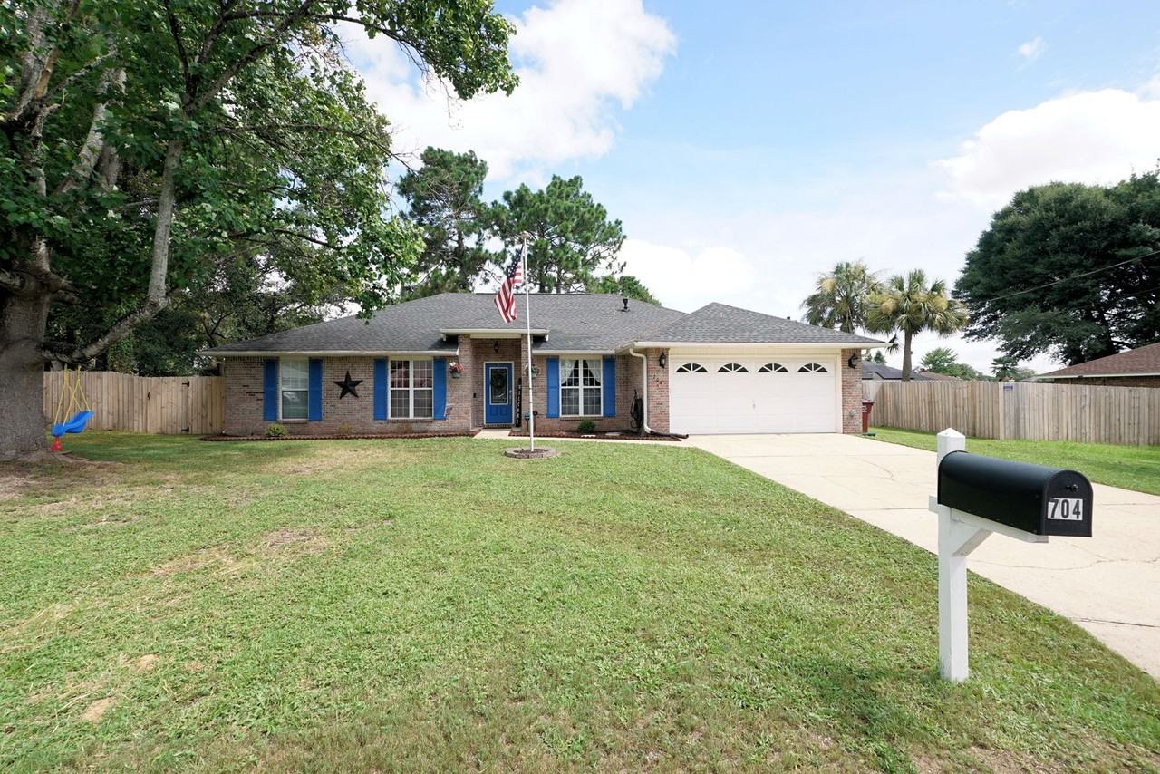 704 Becky Thatcher Ct - Photo 2 of 39