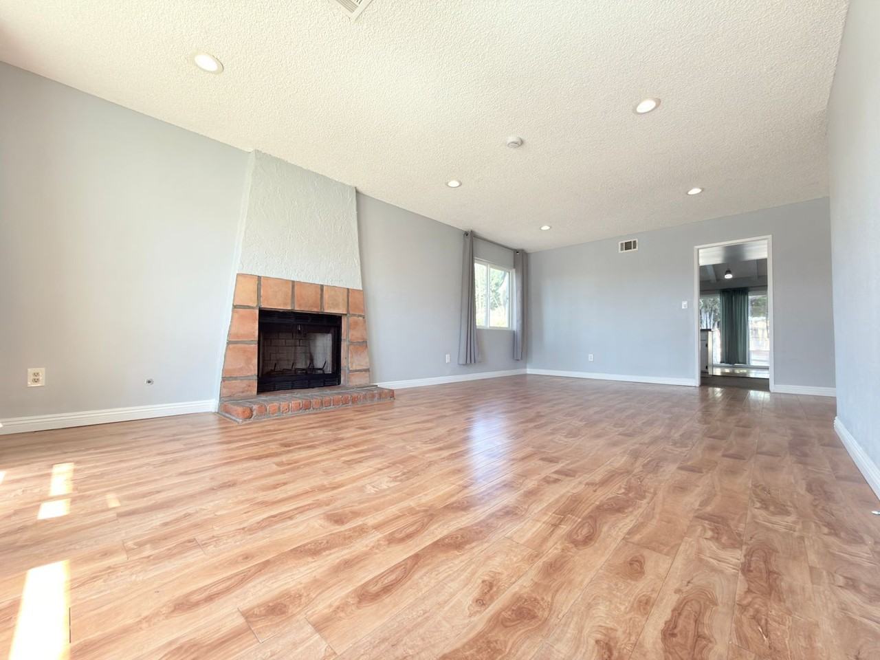 9845 Hayvenhurst Ave - Photo 4 of 24