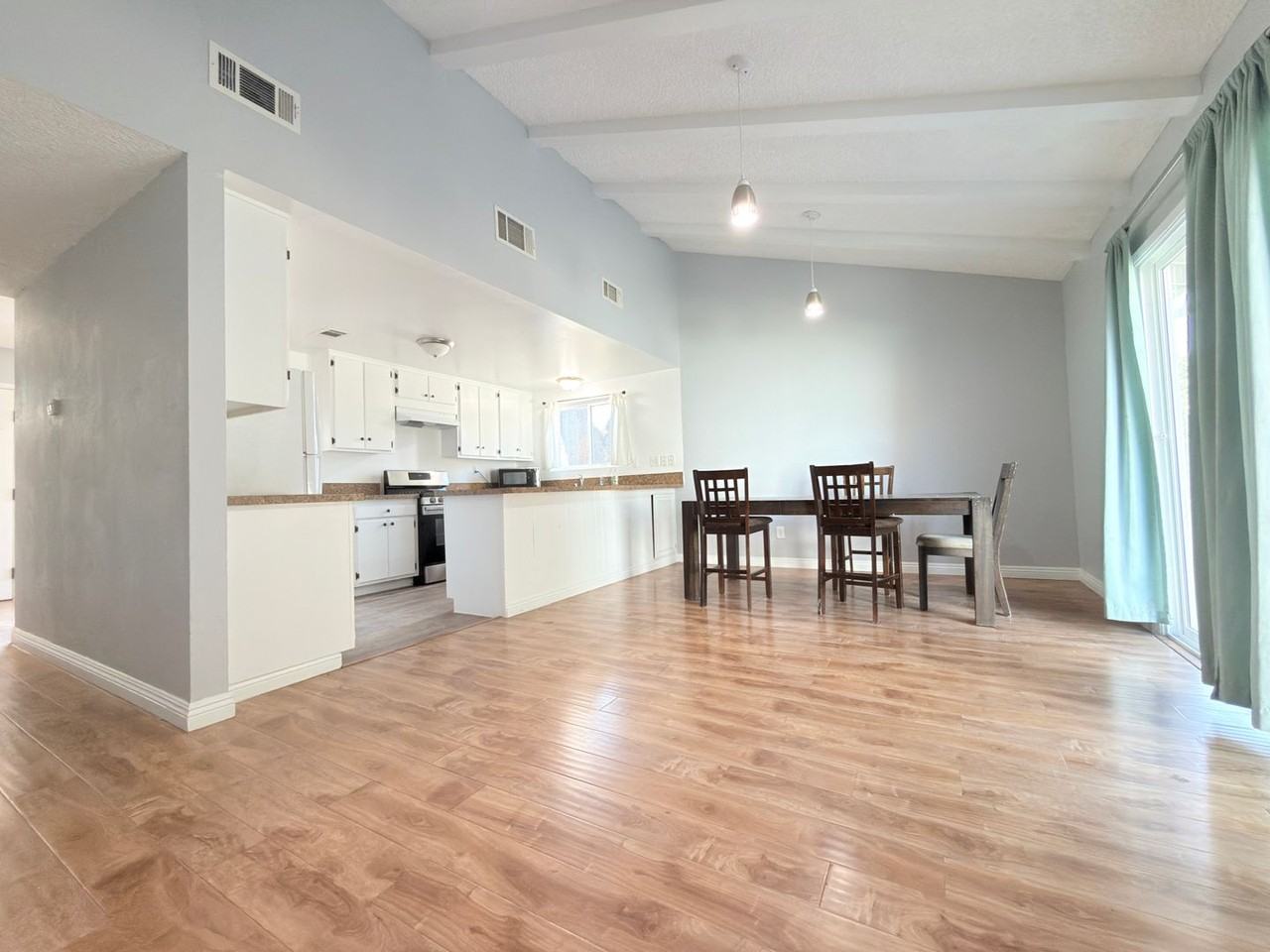 9845 Hayvenhurst Ave - Photo 5 of 24