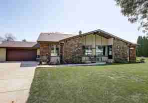8233 W Imperial Dr - Photo 1 of 1