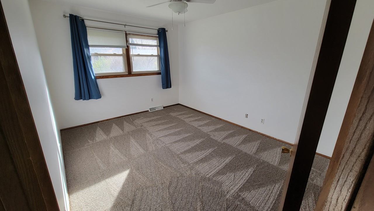 8233 W Imperial Dr - Photo 5 of 11