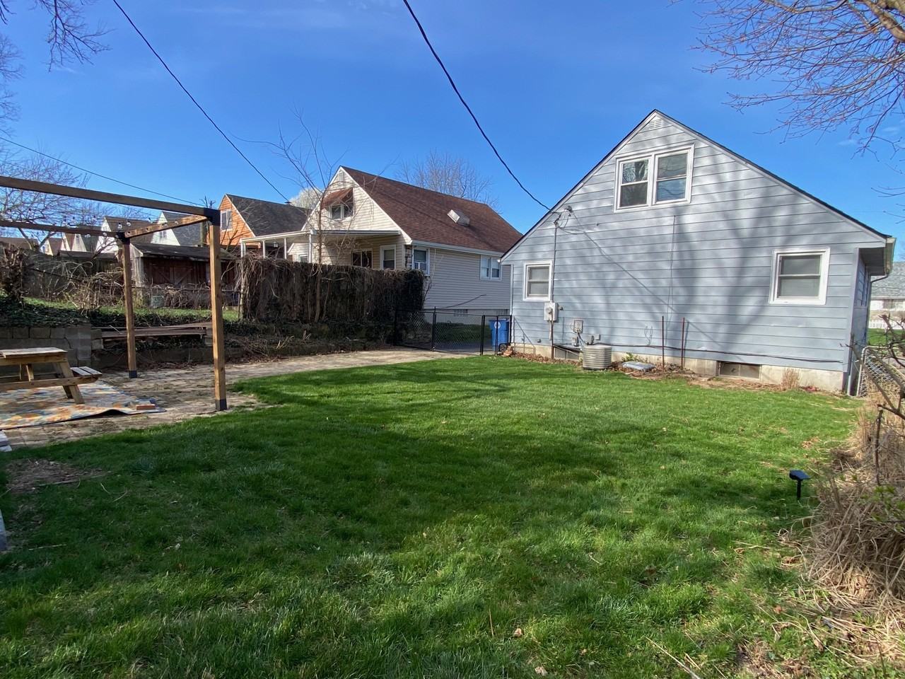 262 N Cherrywood Ave - Photo 3 of 26