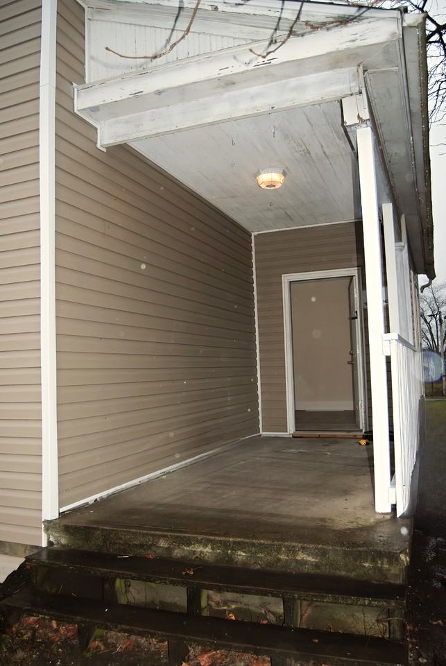 84 Curtis Ave - Photo 4 of 5