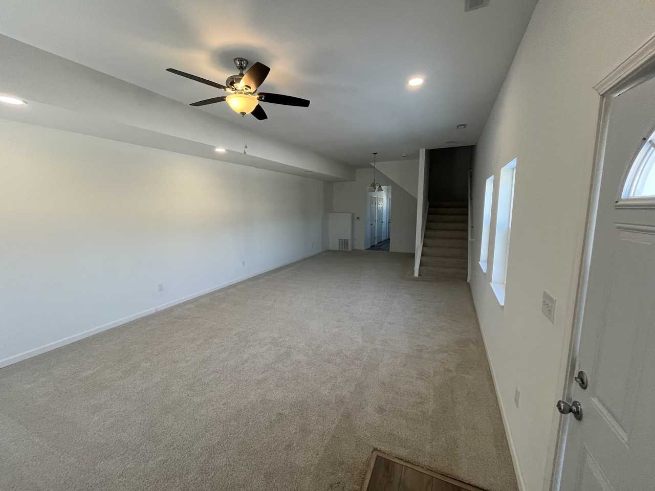 1657 Mooberry St - Photo 5 of 10