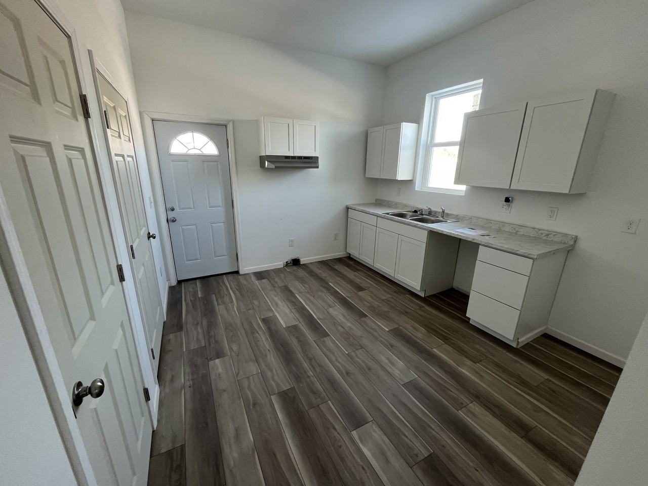 1657 Mooberry St - Photo 6 of 10