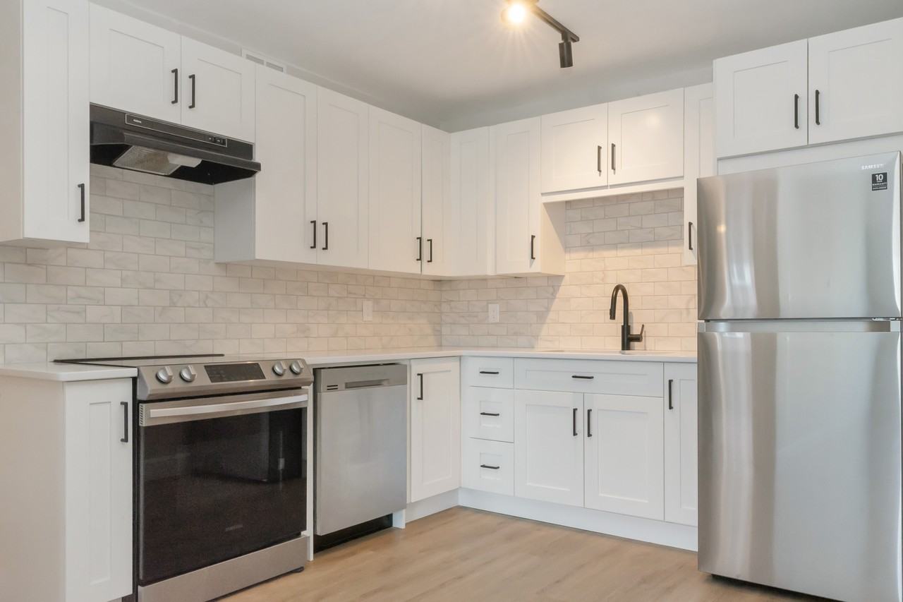 487 Dominion Ave, Midland, ON L4R 3M4, Canada - Photo 3 of 8