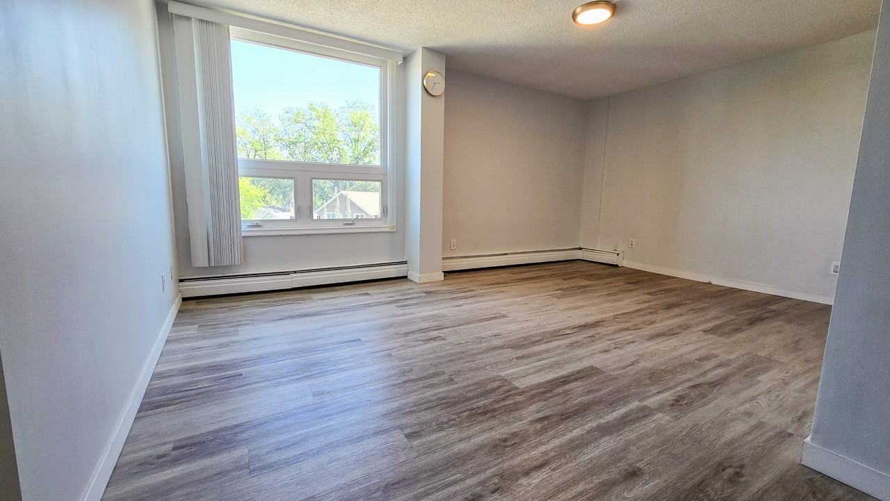 314 14 Street NW - Photo 4 of 15