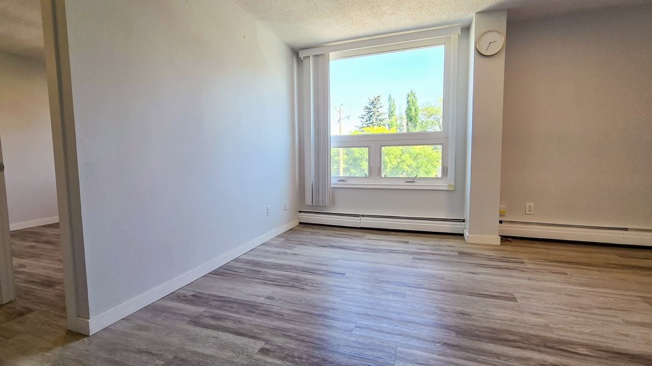 314 14 Street NW - Photo 5 of 15