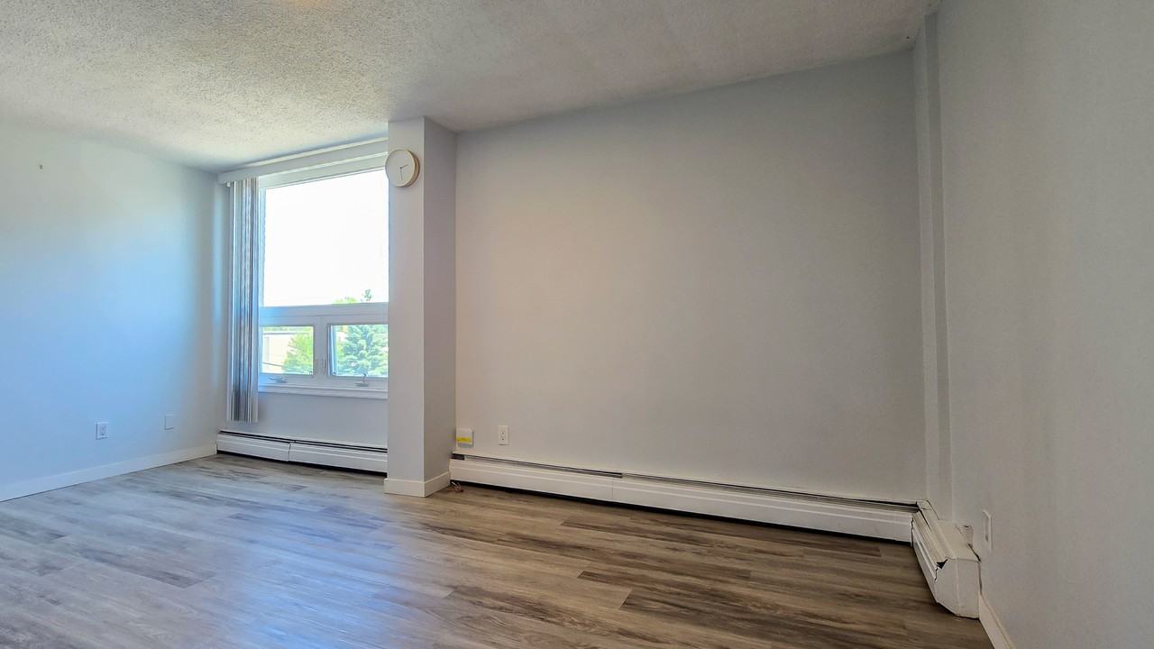 314 14 Street NW - Photo 6 of 15