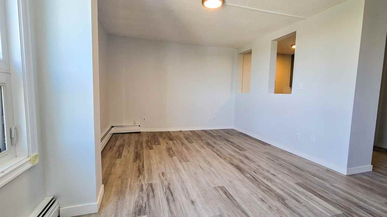 314 14 Street NW - Photo 7 of 15