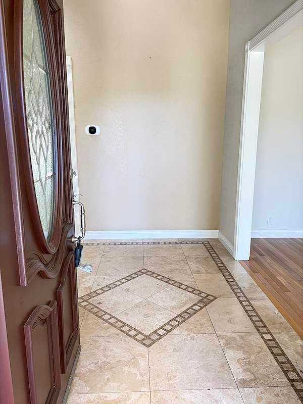 6815 Hampton Dr - Photo 2 of 28