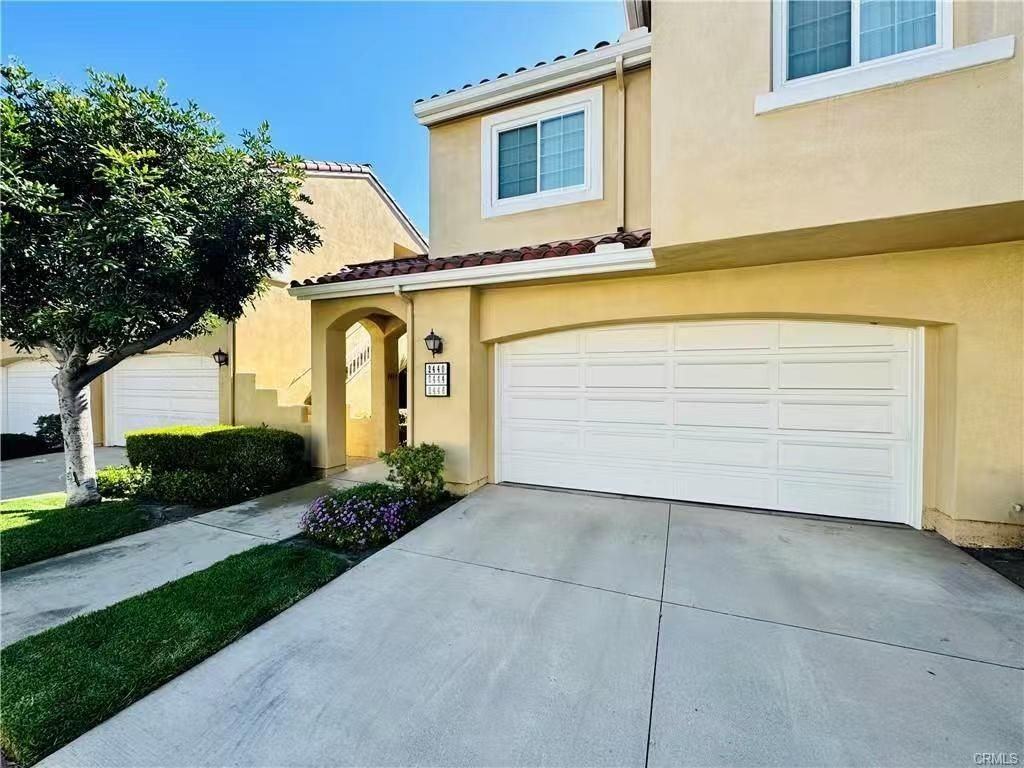 2444 Paseo Circulo - Photo 2 of 3