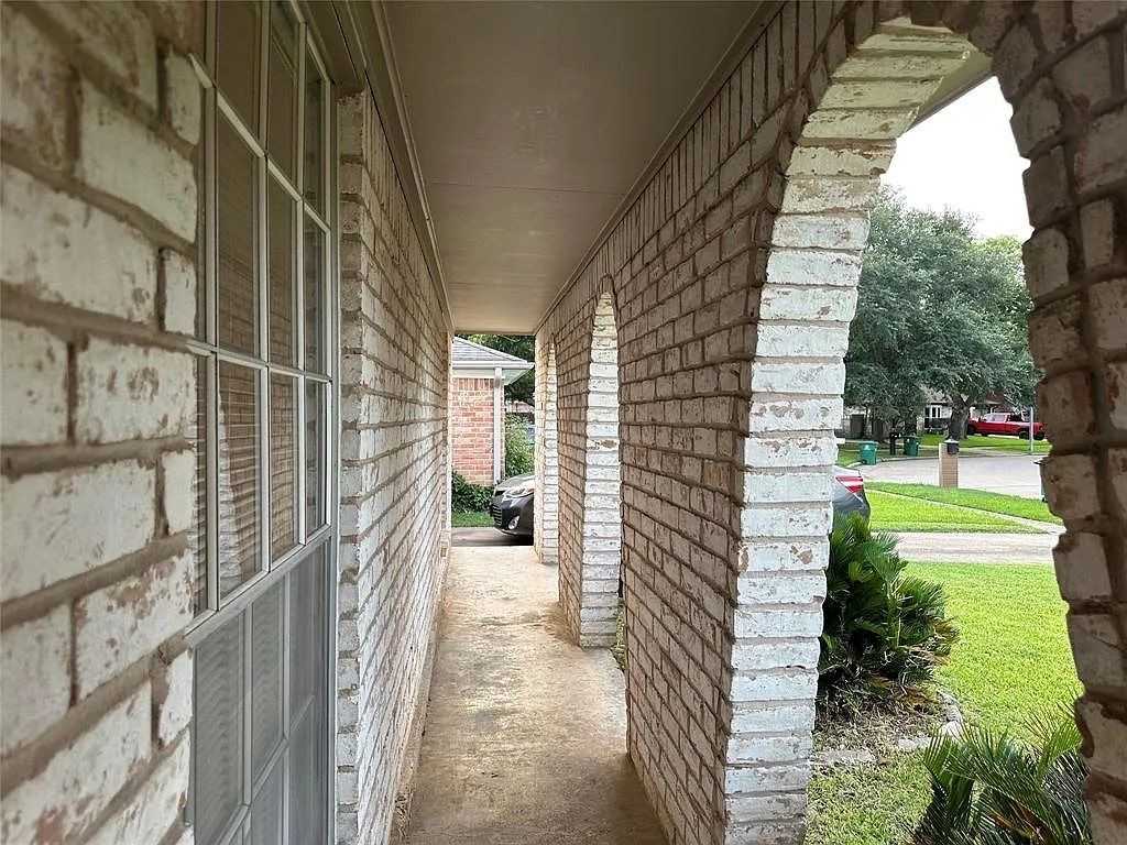 12139 Huntington Park Dr - Photo 2 of 27