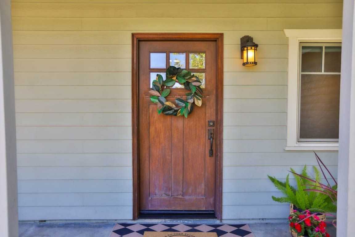103 S Worthy Dr - Photo 2 of 42