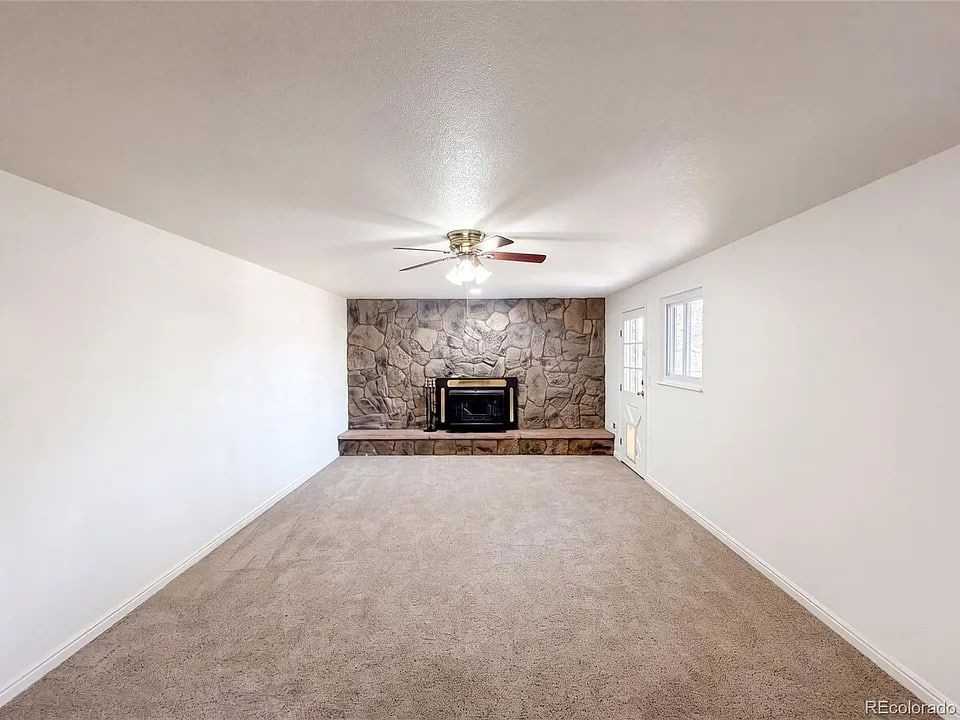 543 S 16th Ave - Photo 4 of 6