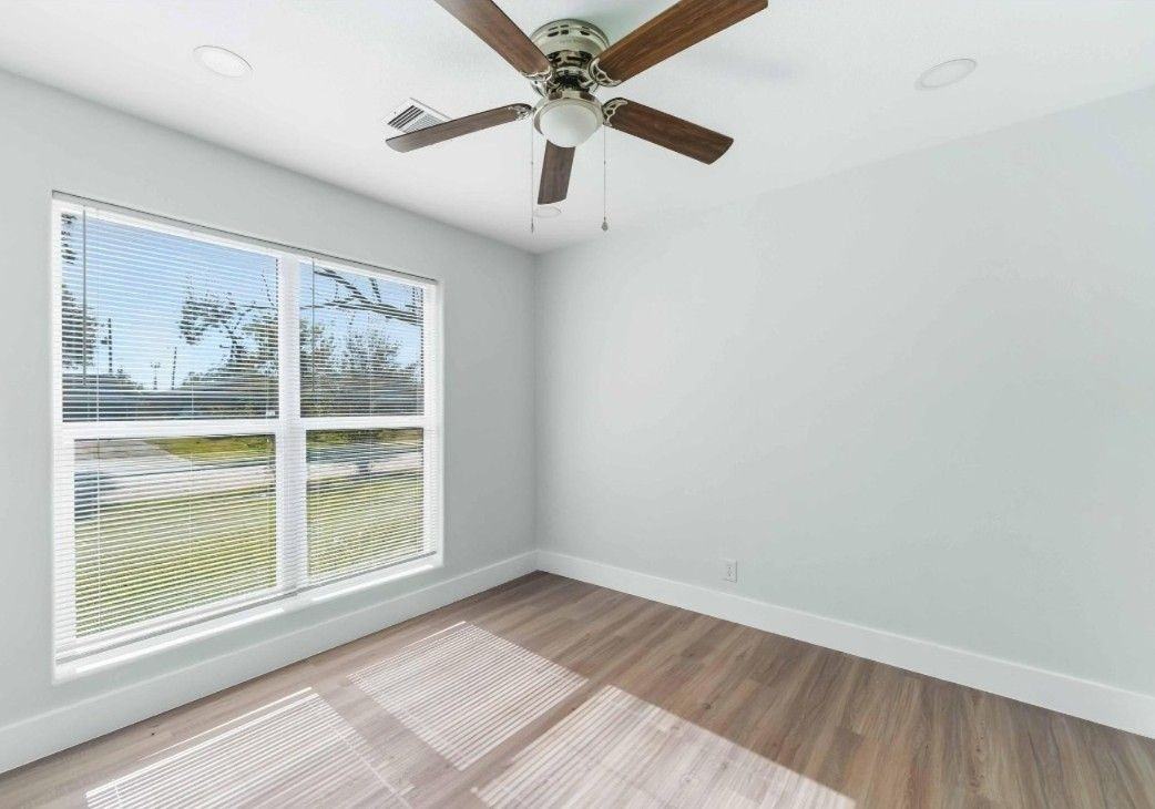 3923 Hickok Ln - Photo 2 of 18