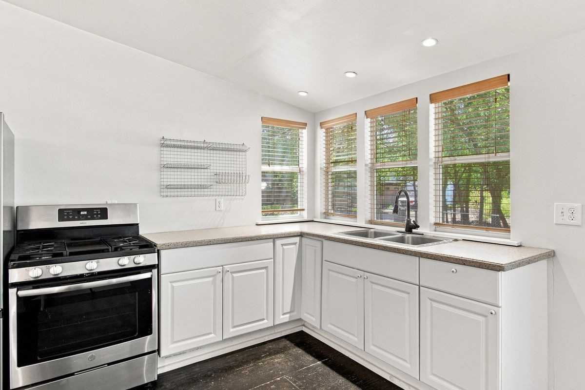 202 Eads Ave - Photo 3 of 5