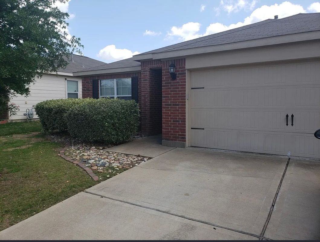 725 Lazy Crest Dr - Photo 2 of 5