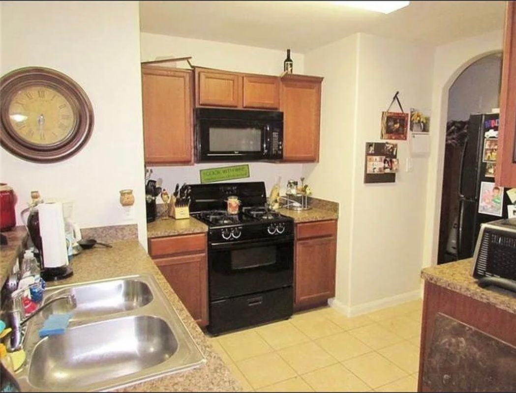 725 Lazy Crest Dr - Photo 3 of 5