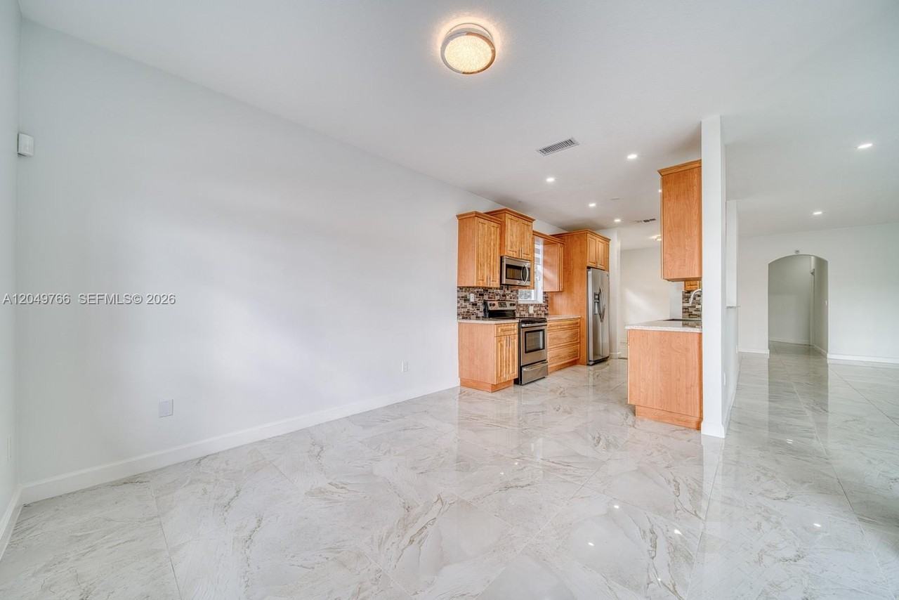 15958 Sw 71st Ter - Photo 2 of 11