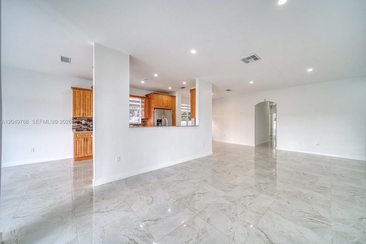 15958 Sw 71st Ter - Photo 3 of 11