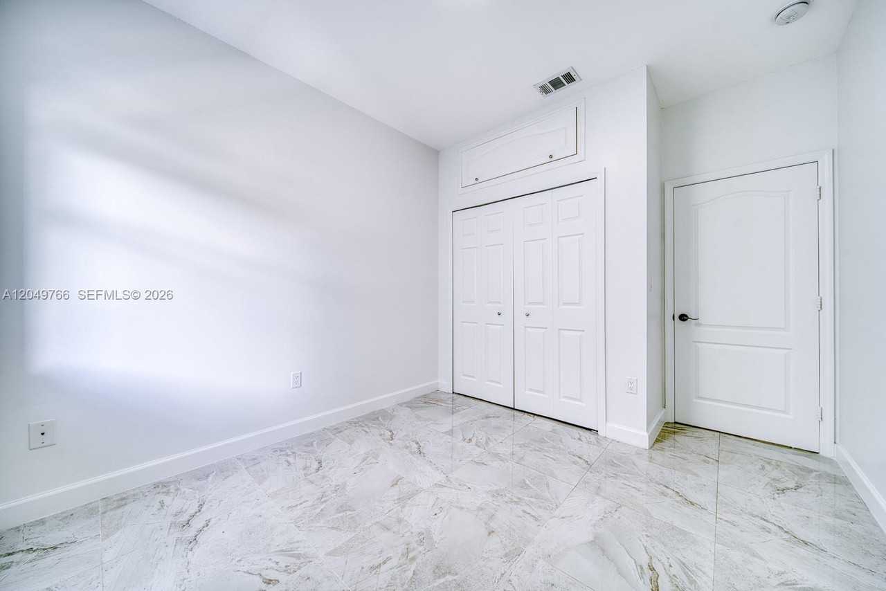 15958 Sw 71st Ter - Photo 6 of 11