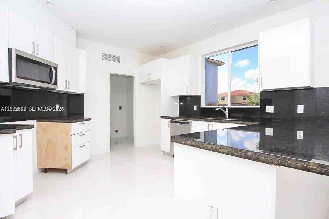 15639 Sw 11th Ter - Photo 6 of 17
