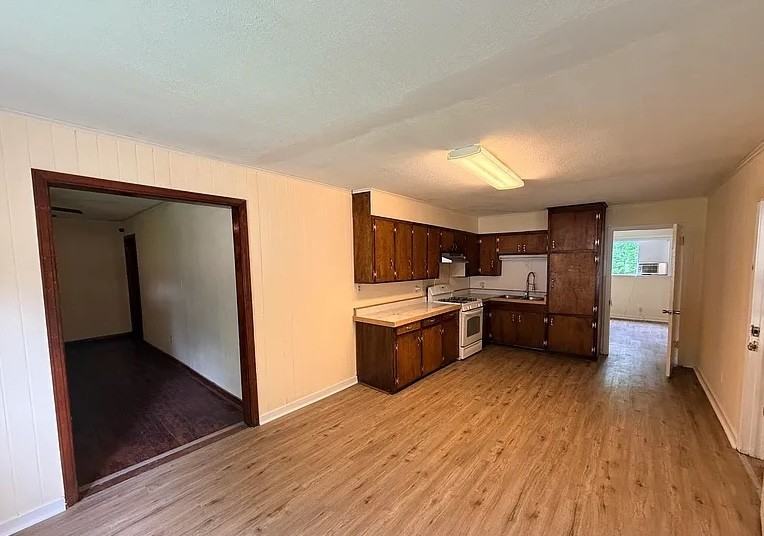 3148 Sylvester Dr - Photo 2 of 15