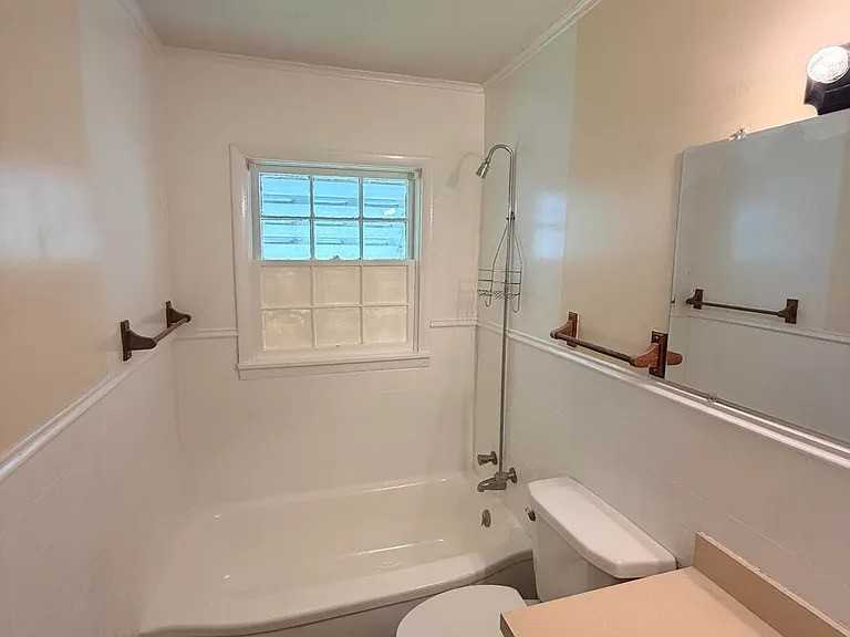 3148 Sylvester Dr - Photo 4 of 15