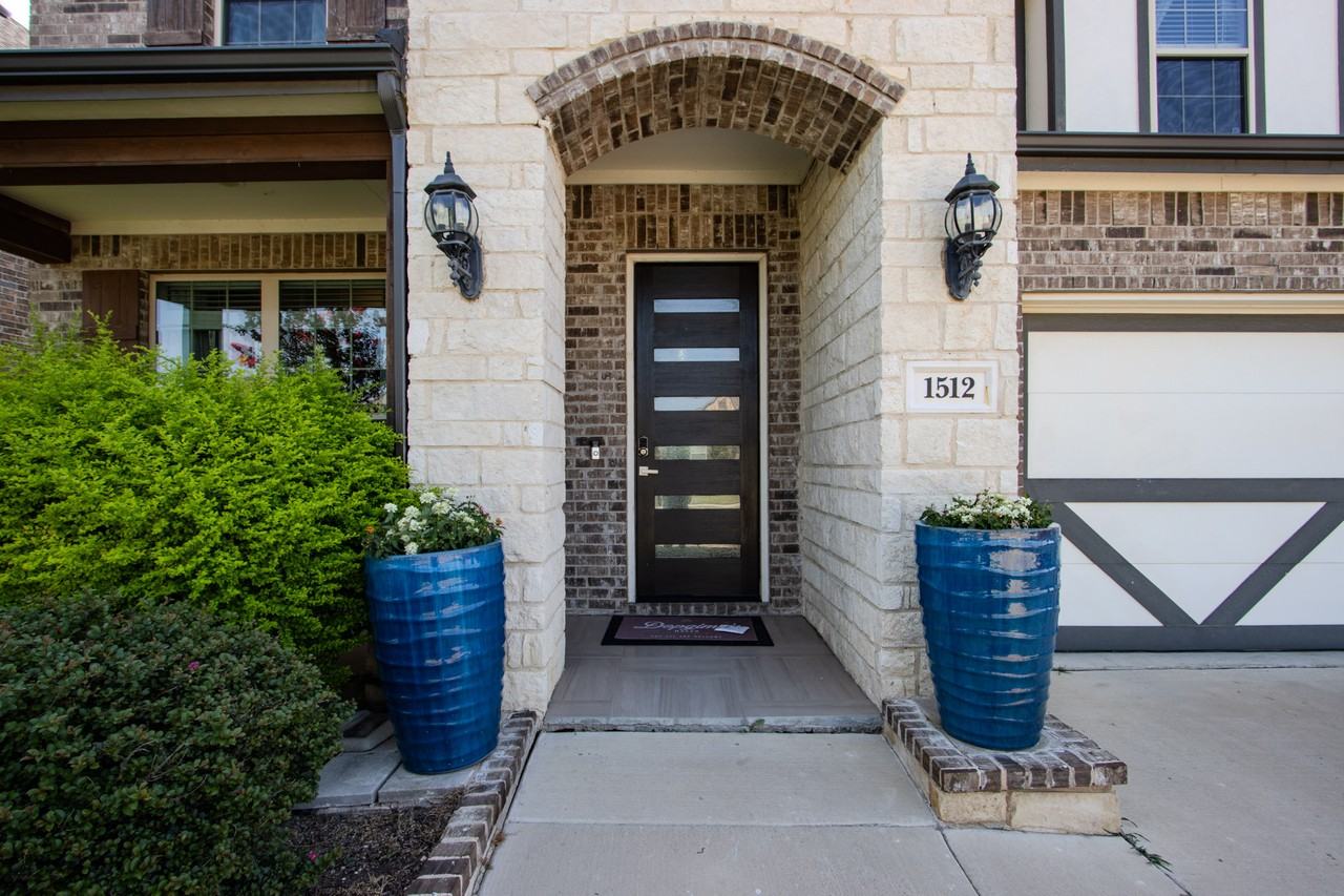 1512 Eleanor Dr - Photo 2 of 2