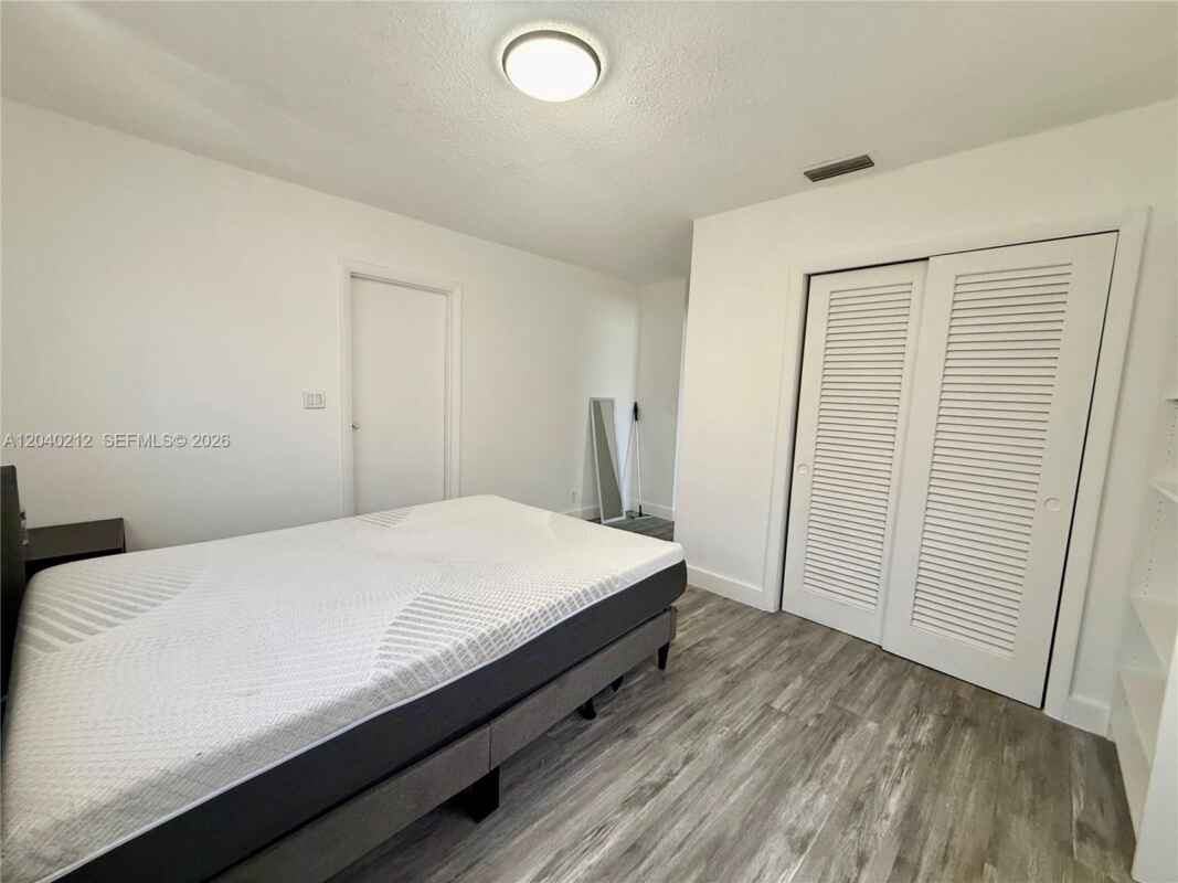 730 Sw 5th Ave - Photo 3 of 13
