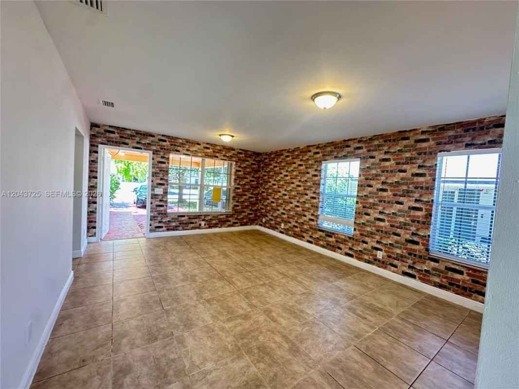 2235 Farragut St - Photo 3 of 17