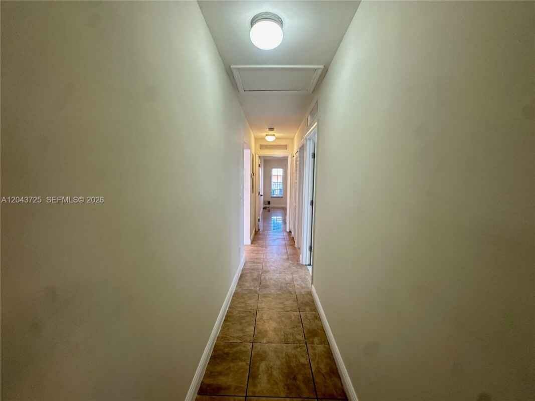 2235 Farragut St - Photo 4 of 17