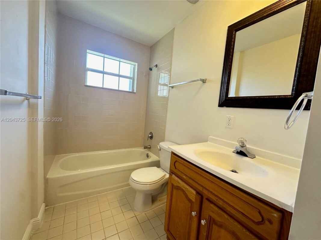 2235 Farragut St - Photo 5 of 17