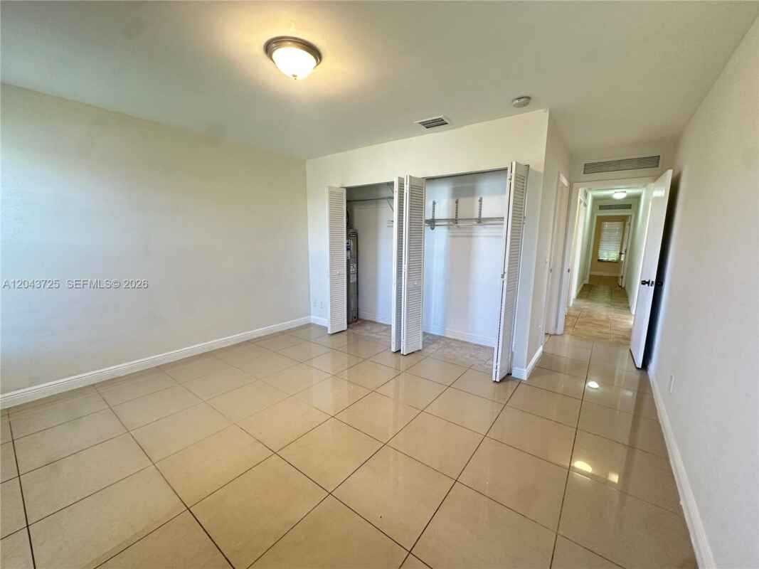 2235 Farragut St - Photo 6 of 17
