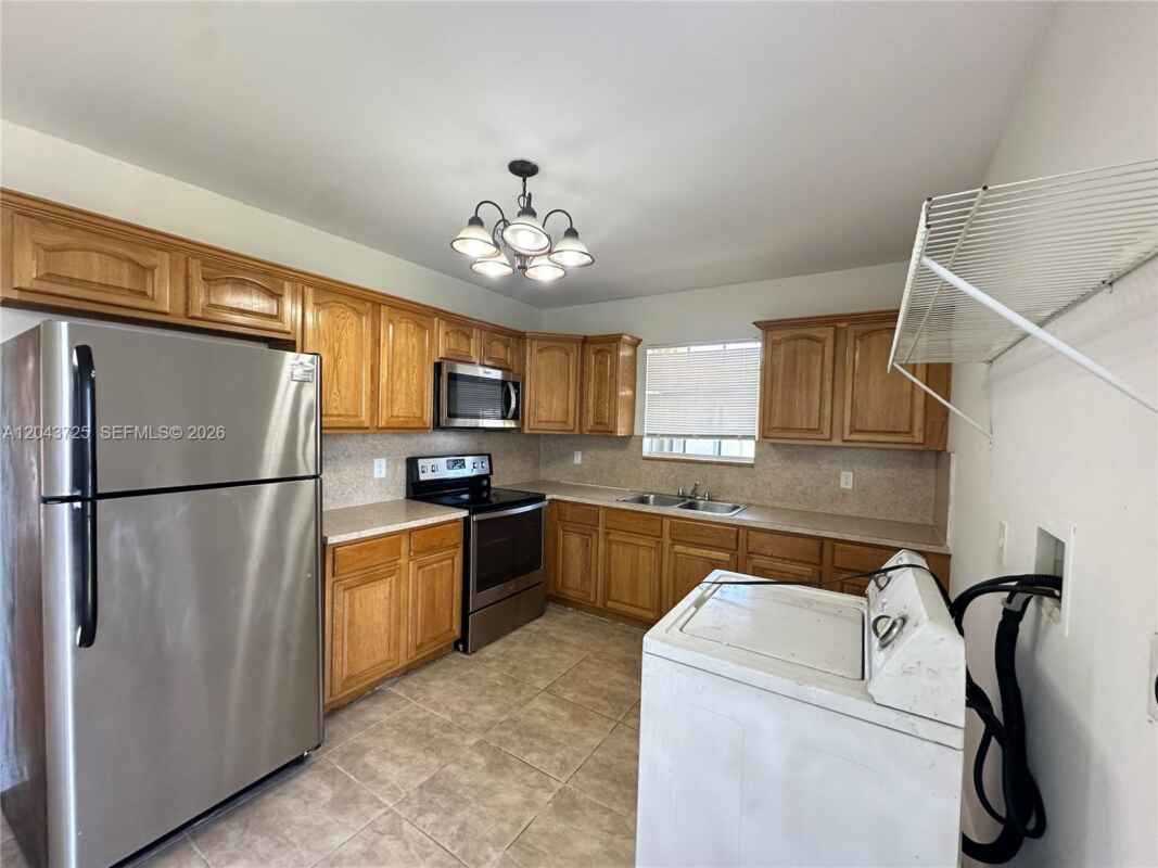 2235 Farragut St - Photo 7 of 17